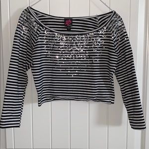 🏷2/$5, 3/$7, 4/$9-2B Bebe striped crop top